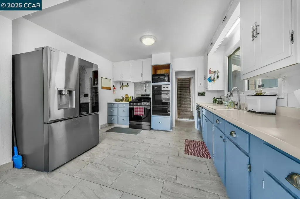 9305 Burr Street Oakland CA 94605