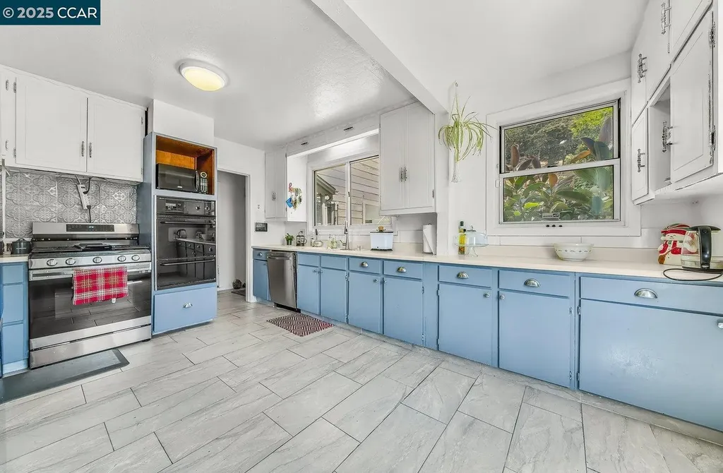 9305 Burr Street Oakland CA 94605