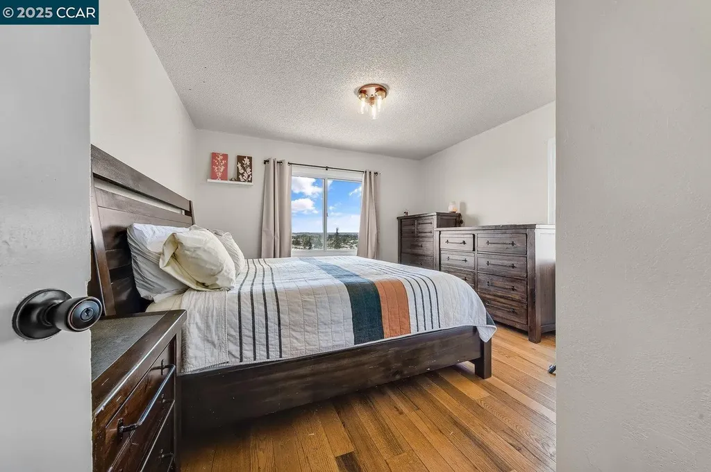 9305 Burr Street Oakland CA 94605