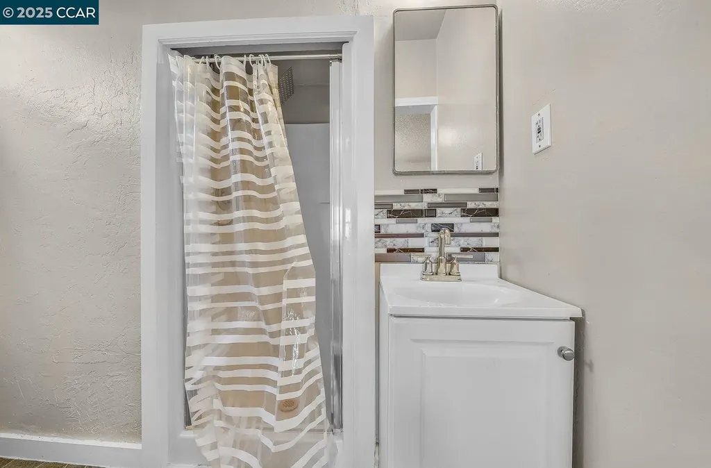 9305 Burr Street Oakland CA 94605