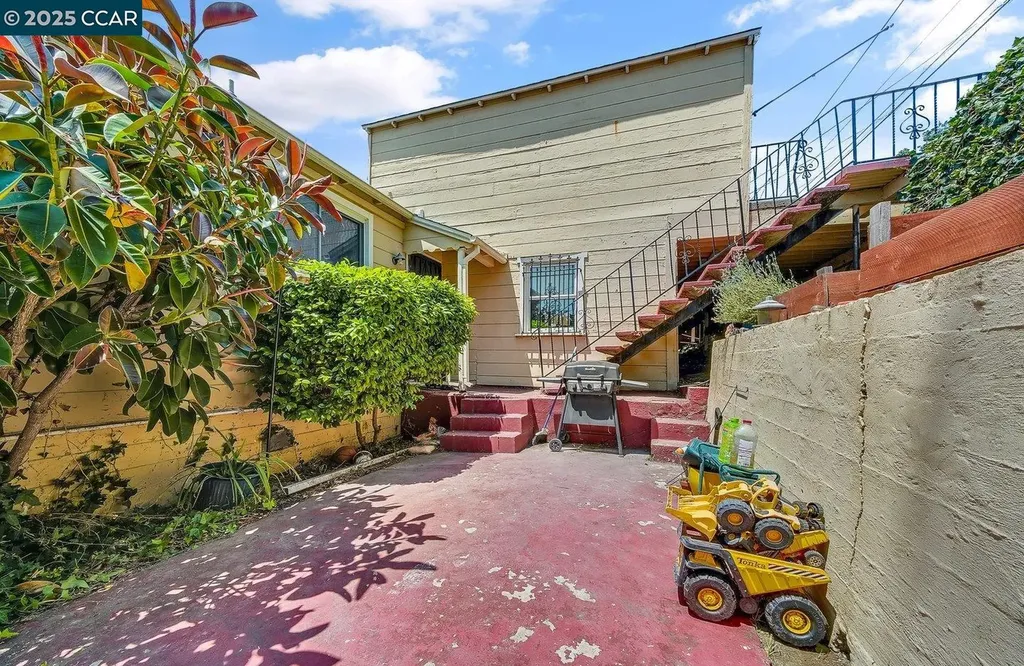 9305 Burr Street Oakland CA 94605