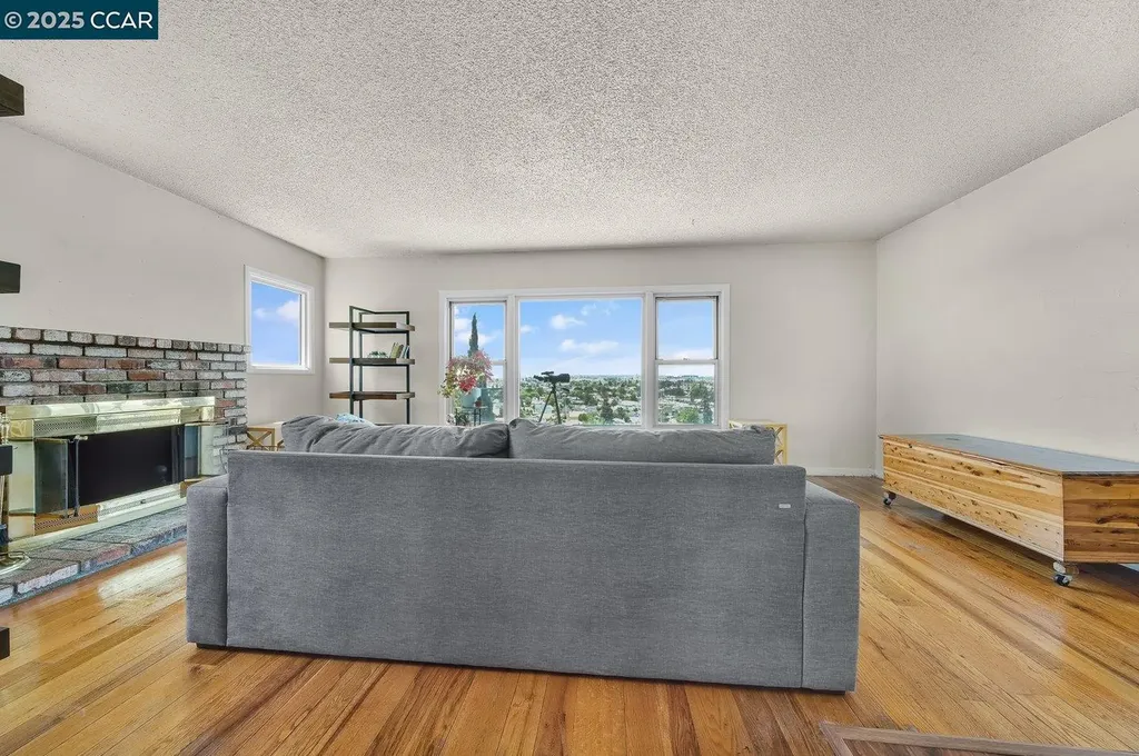 9305 Burr Street Oakland CA 94605