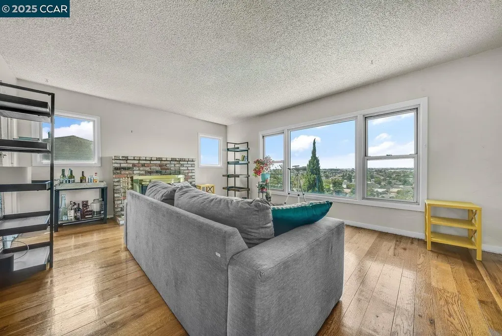 9305 Burr Street Oakland CA 94605