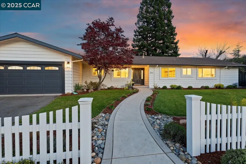 Orinda CA, 251 Ivy Drive