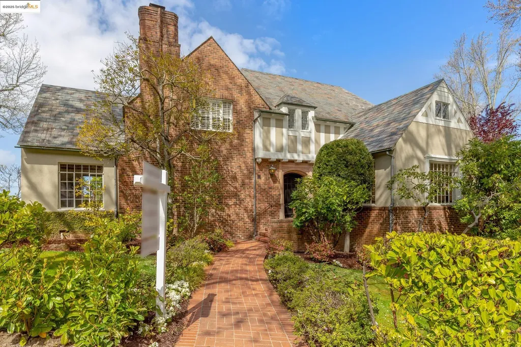 Piedmont CA, 1 Sandringham Road
