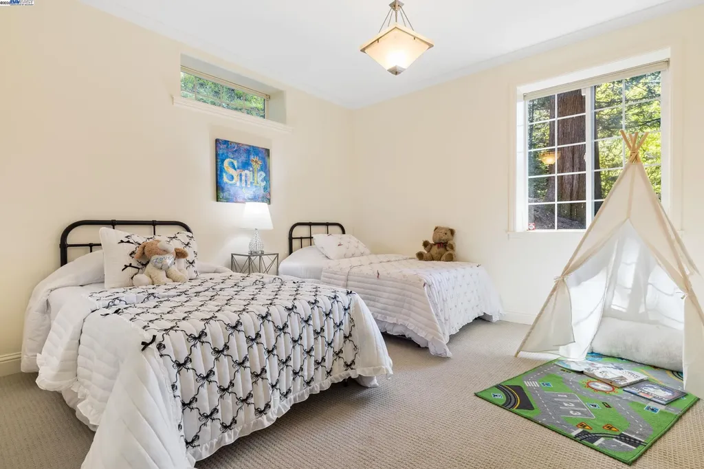 6440 Longcroft Drive Oakland CA 94611