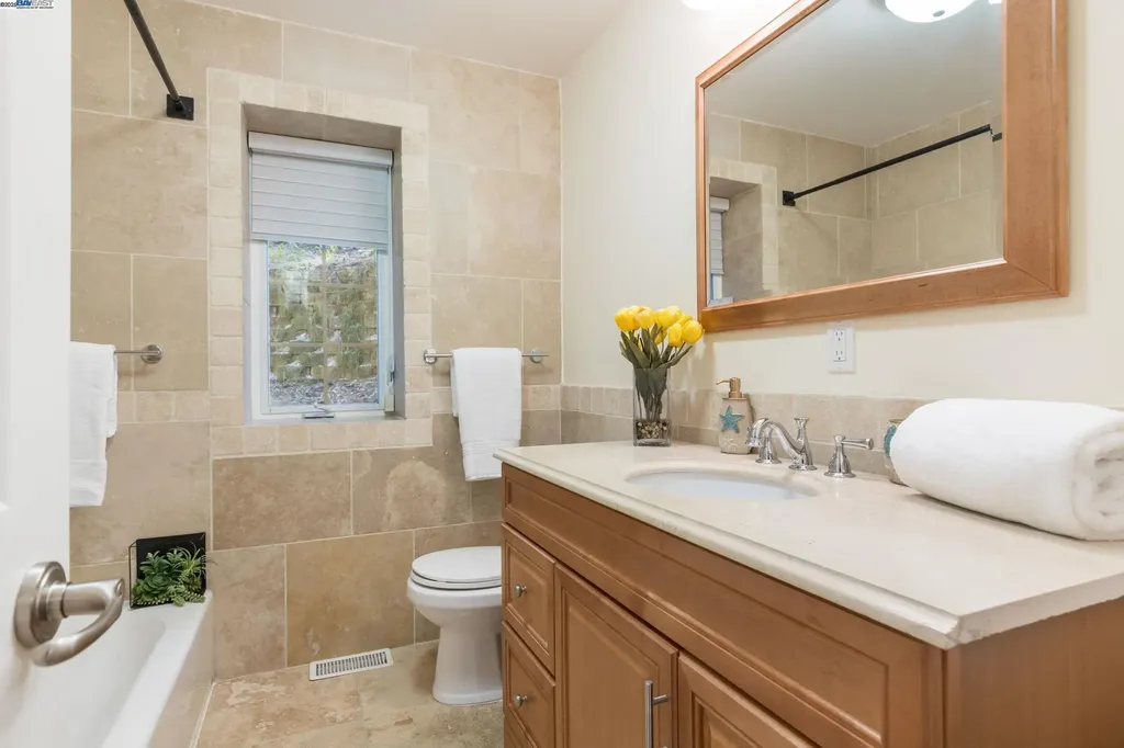 6440 Longcroft Drive Oakland CA 94611