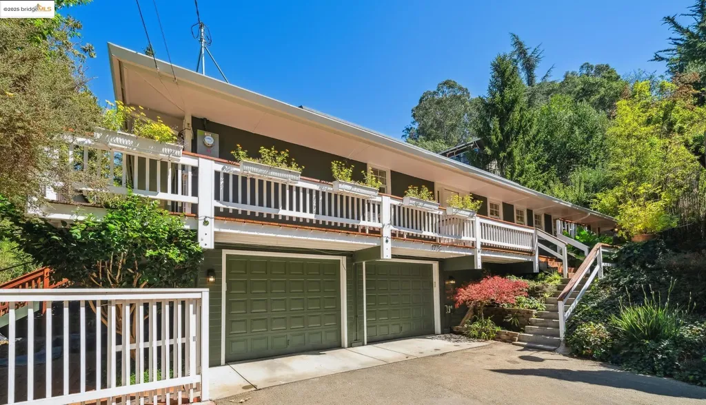 1738 Indian Way Oakland CA 94611