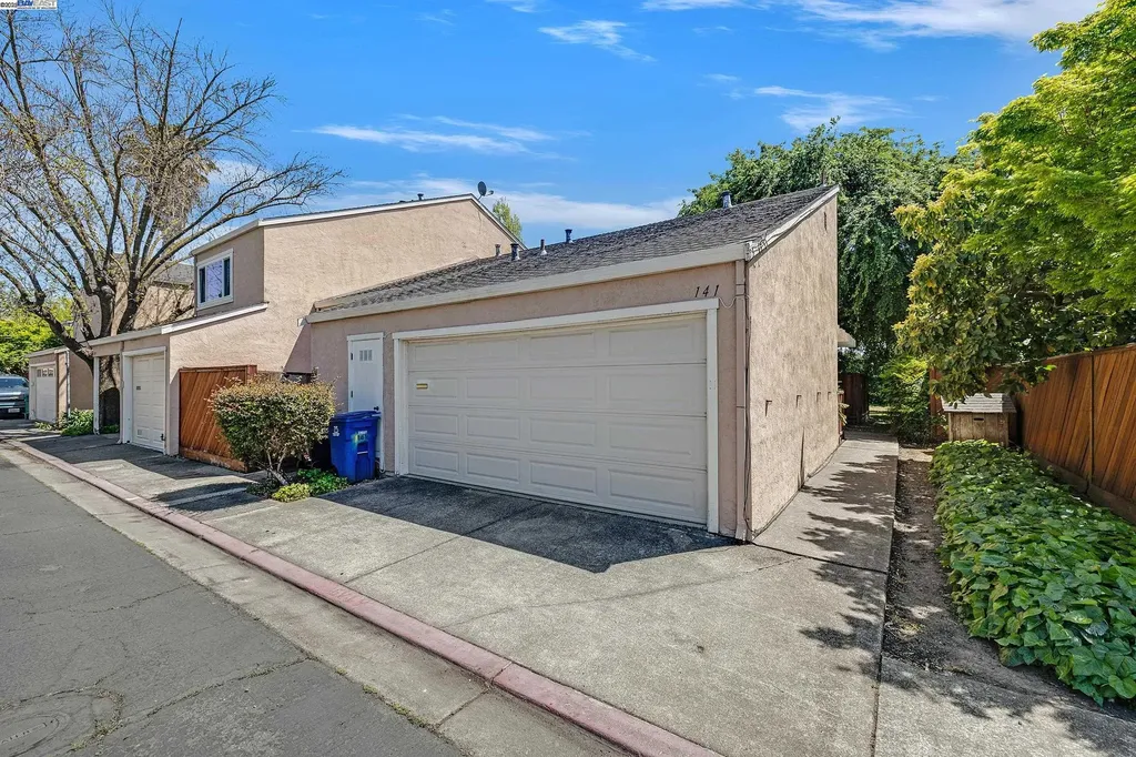 141 Briarwood Drive Hayward CA 94544