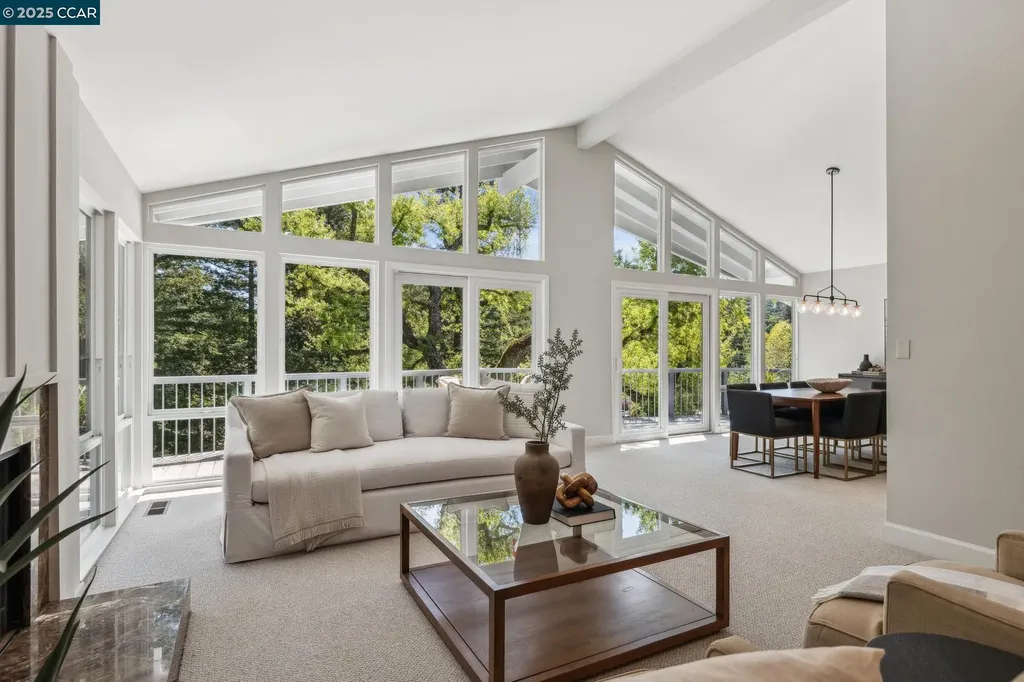25 Coachwood Terrace Orinda CA 94563
