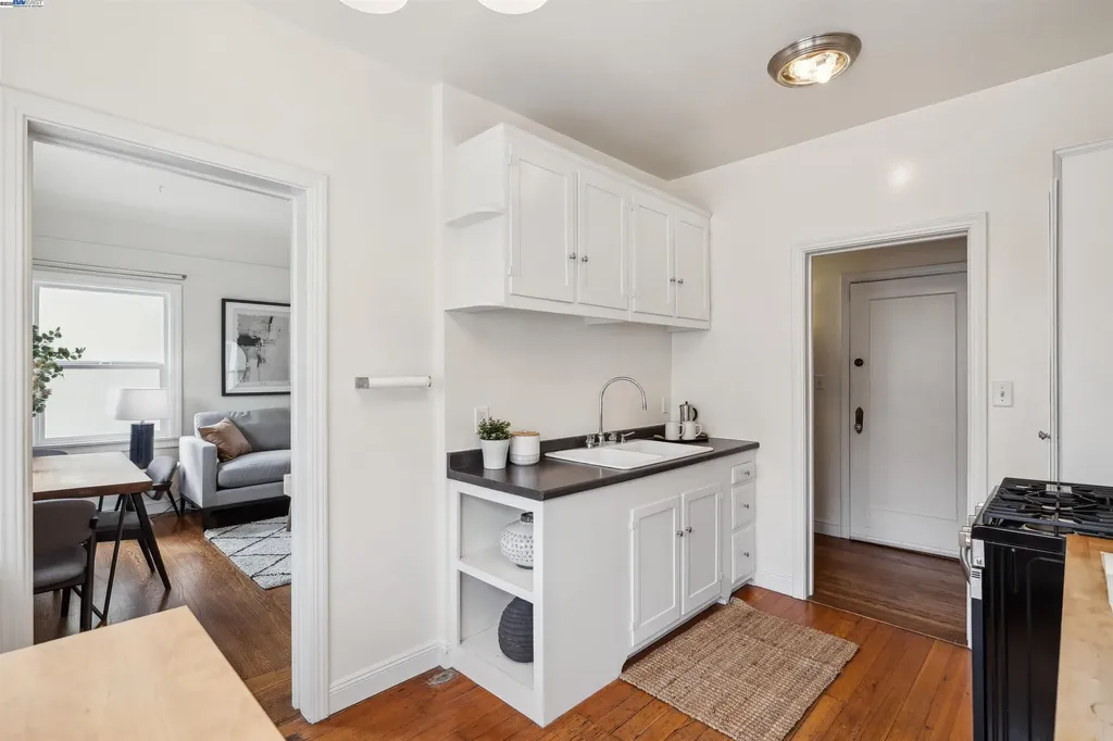 1438 Lakeshore Avenue Oakland CA 94606