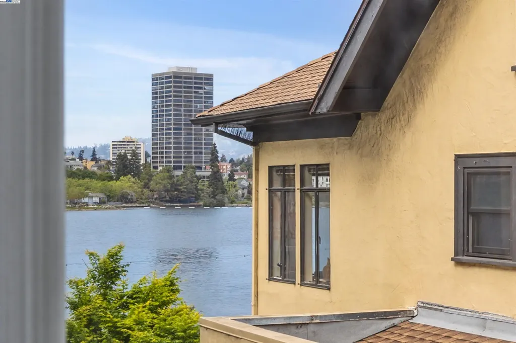 1438 Lakeshore Avenue Oakland CA 94606
