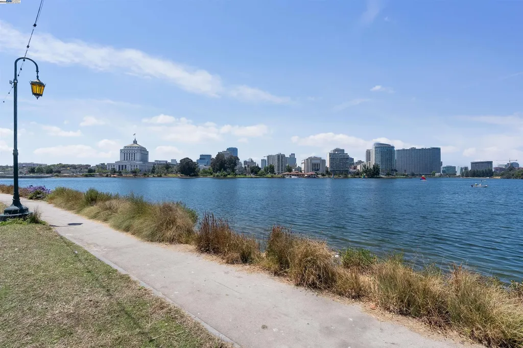 1438 Lakeshore Avenue Oakland CA 94606
