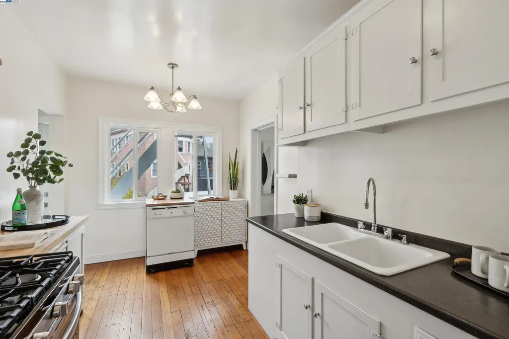 1438 Lakeshore Avenue Oakland CA 94606
