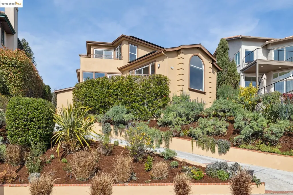 Oakland CA, 6174 Contra Costa Road