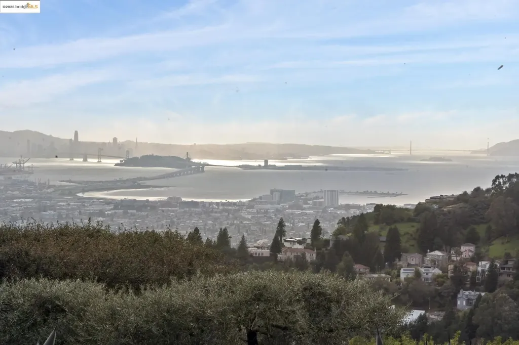 5 Woodside Way Oakland CA 94611