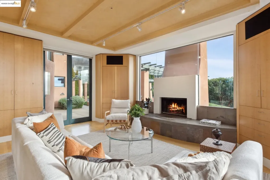 5 Woodside Way Oakland CA 94611