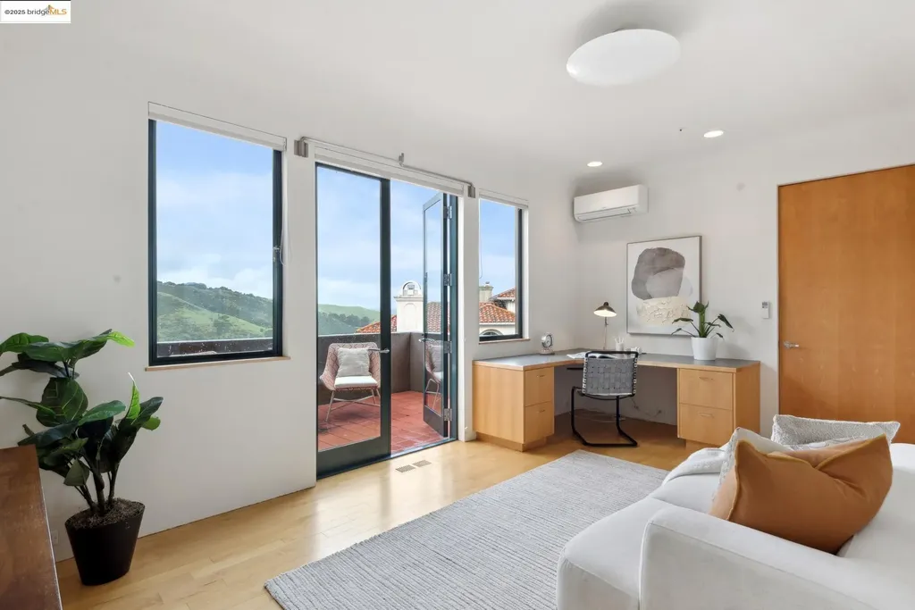 5 Woodside Way Oakland CA 94611