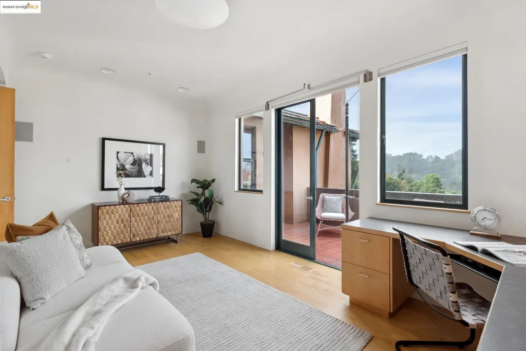 5 Woodside Way Oakland CA 94611