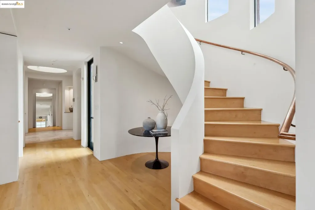 5 Woodside Way Oakland CA 94611