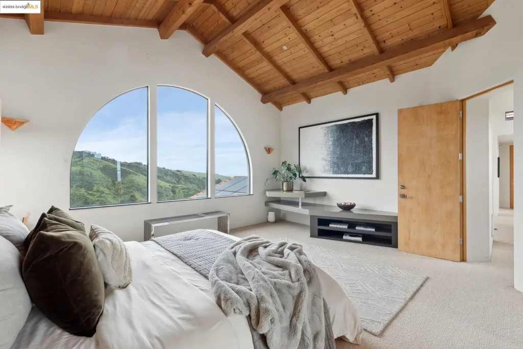 5 Woodside Way Oakland CA 94611