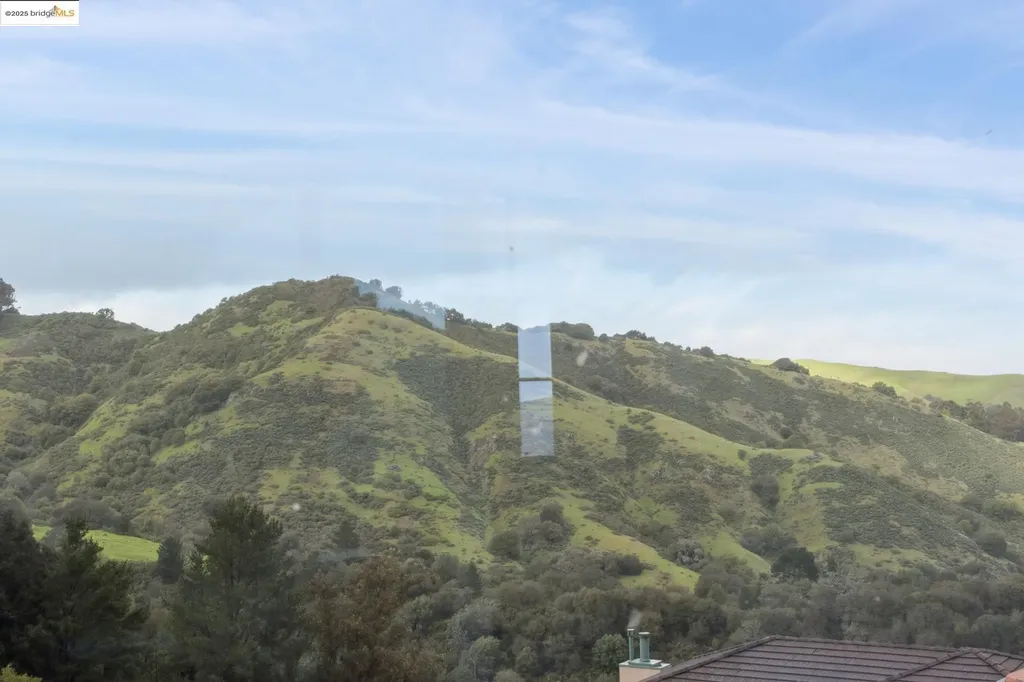 5 Woodside Way Oakland CA 94611