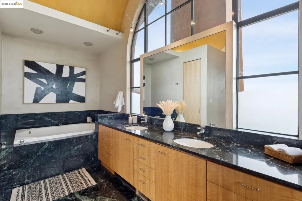 5 Woodside Way Oakland CA 94611