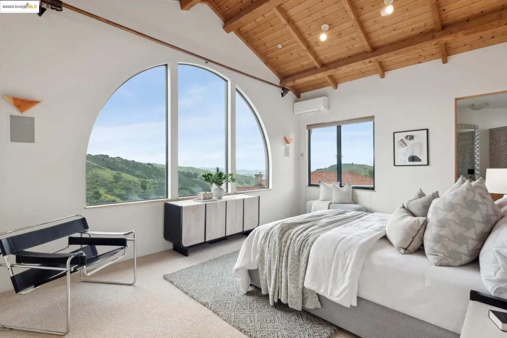 5 Woodside Way Oakland CA 94611