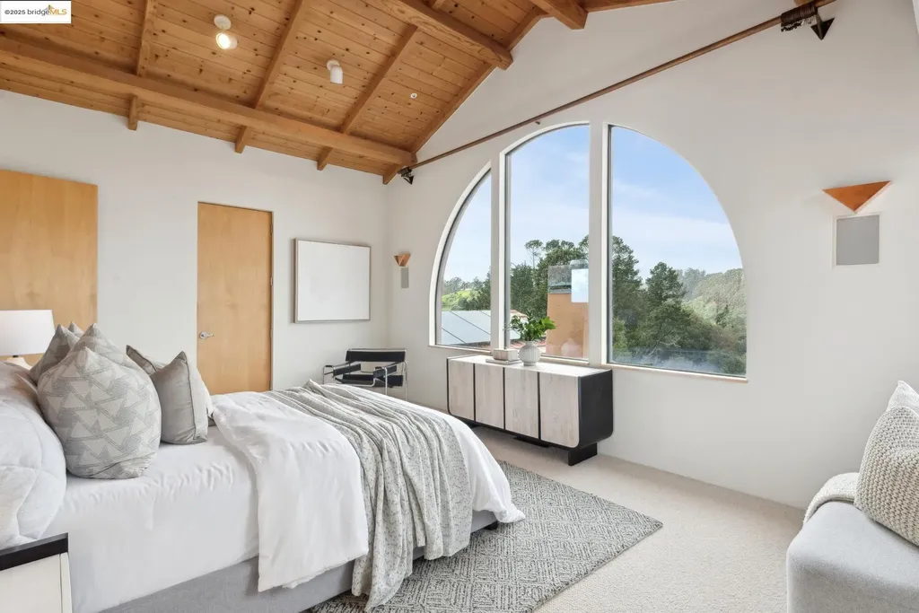 5 Woodside Way Oakland CA 94611