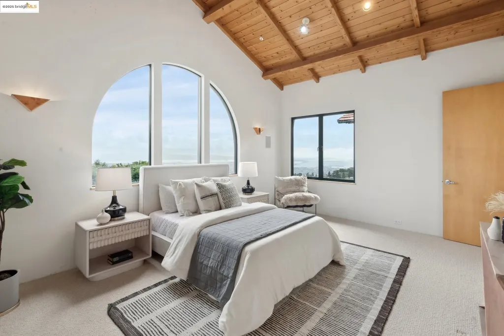 5 Woodside Way Oakland CA 94611