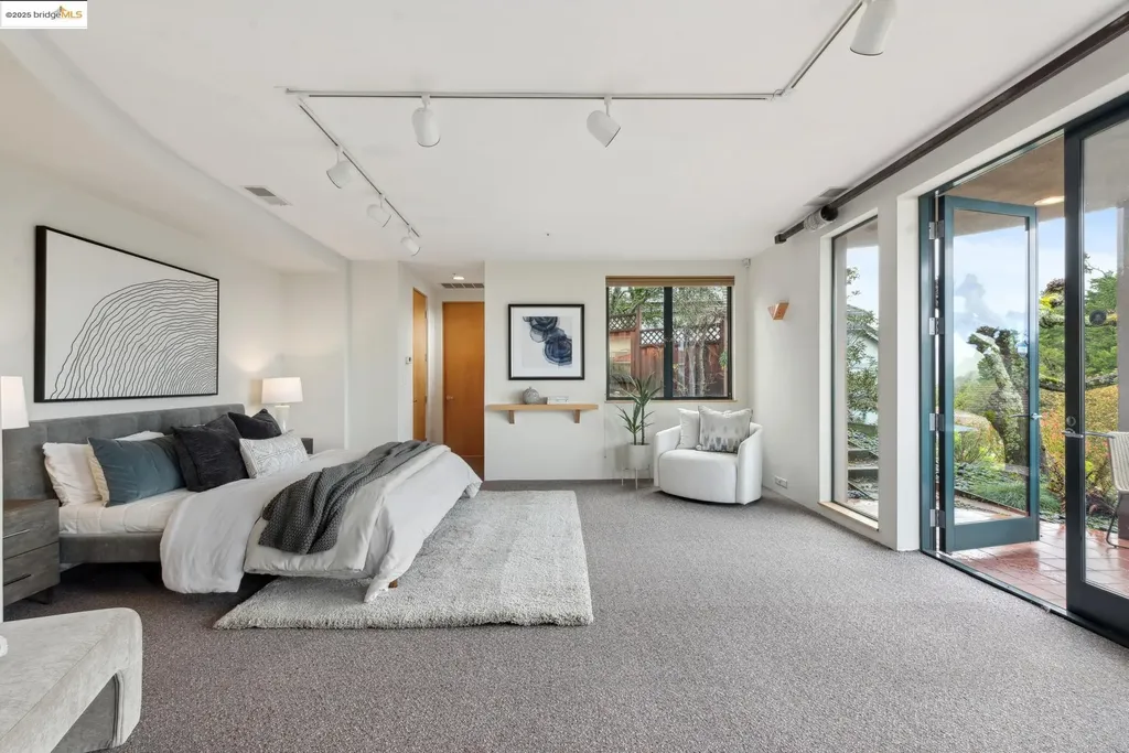 5 Woodside Way Oakland CA 94611