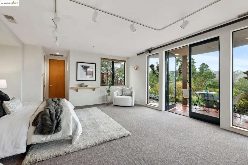 5 Woodside Way Oakland CA 94611