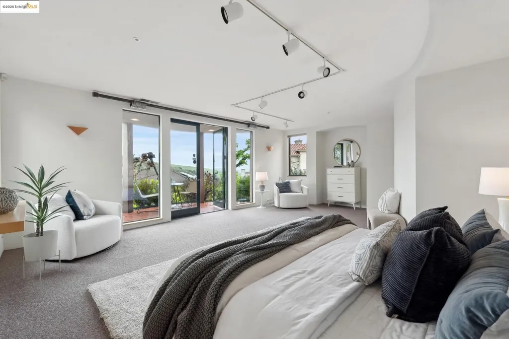 5 Woodside Way Oakland CA 94611