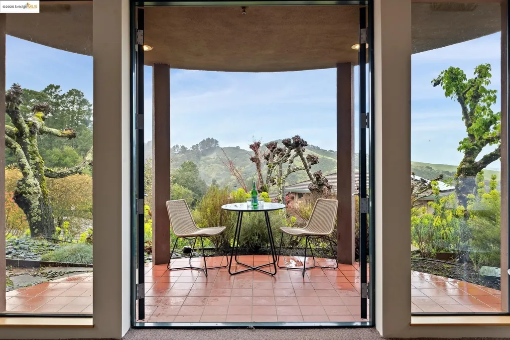 5 Woodside Way Oakland CA 94611