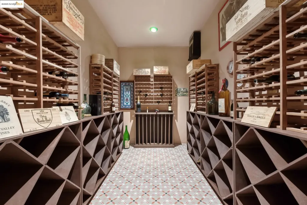 5 Woodside Way Oakland CA 94611