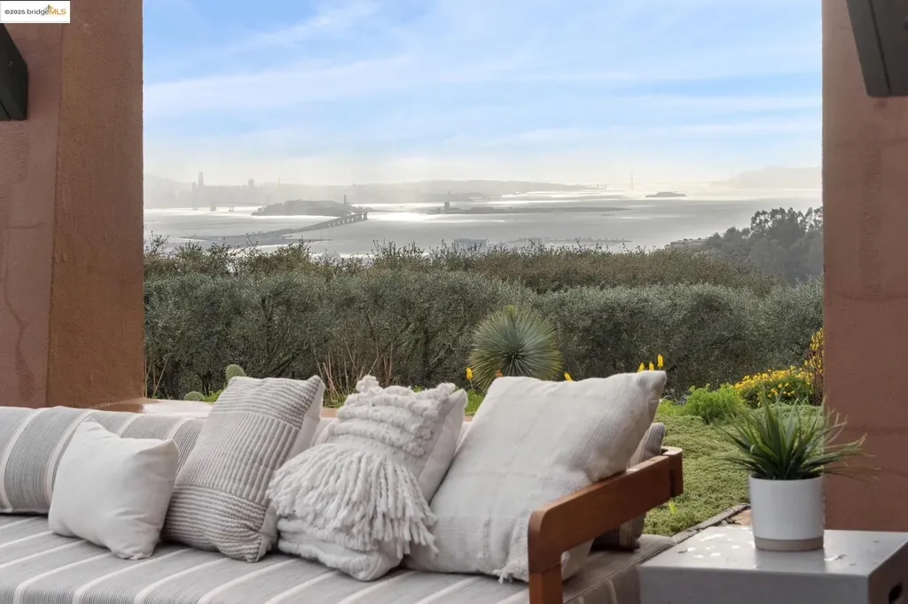 5 Woodside Way Oakland CA 94611