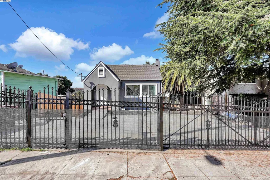9431 Thermal Street Oakland CA 94605