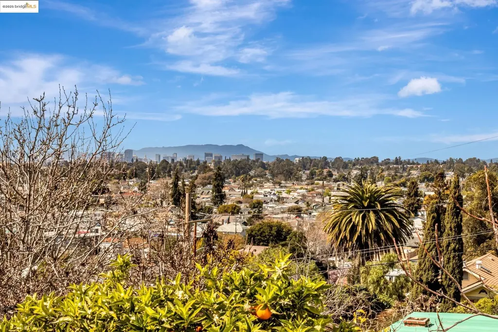 4521 Fairbairn Avenue Oakland CA 94619