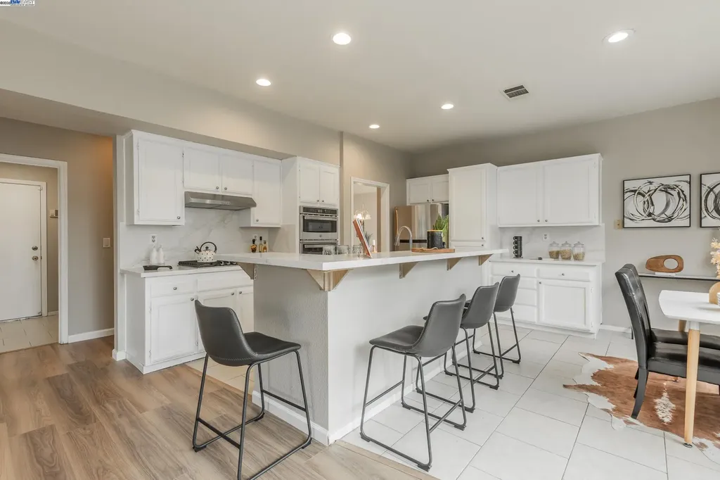 250 Avalon Circle Pittsburg CA 94565
