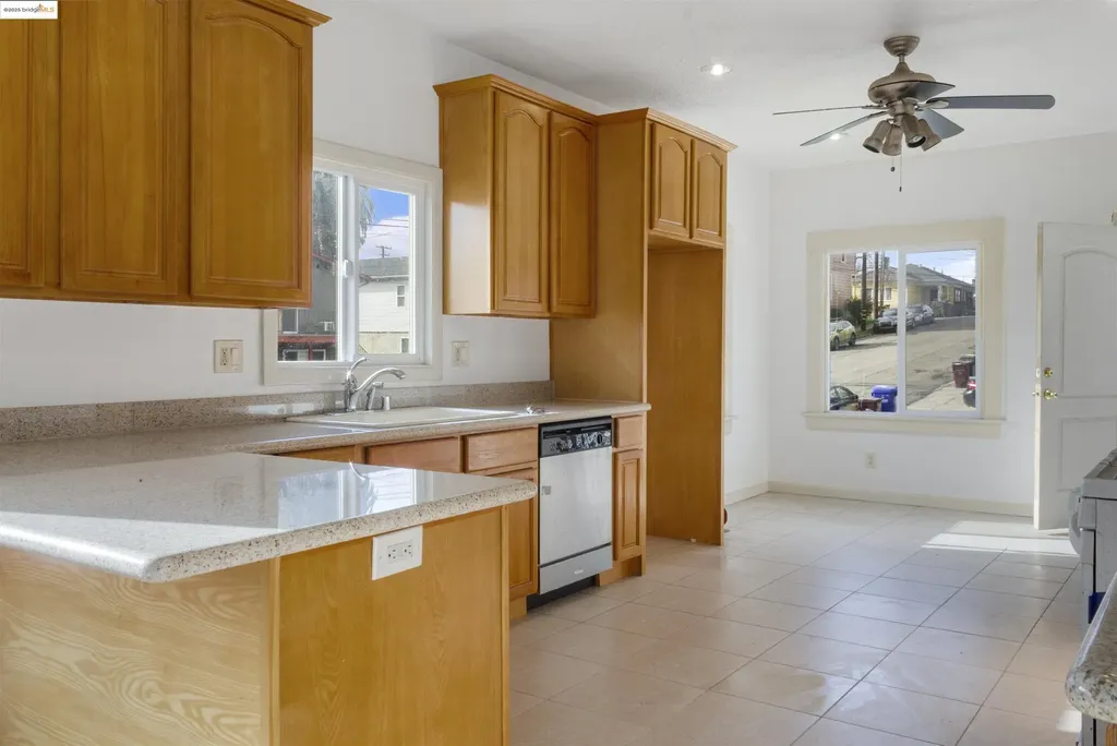 2301 12th Avenue Oakland CA 94606