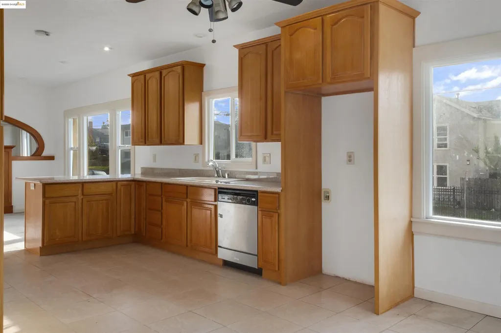 2301 12th Avenue Oakland CA 94606