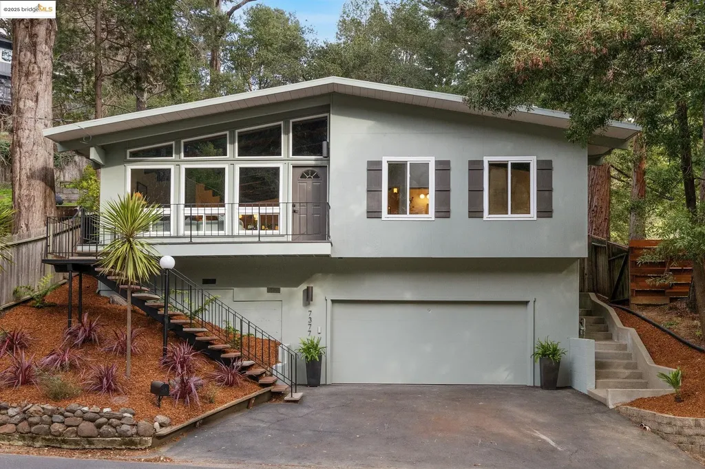 7377 Saroni Drive Oakland CA 94611