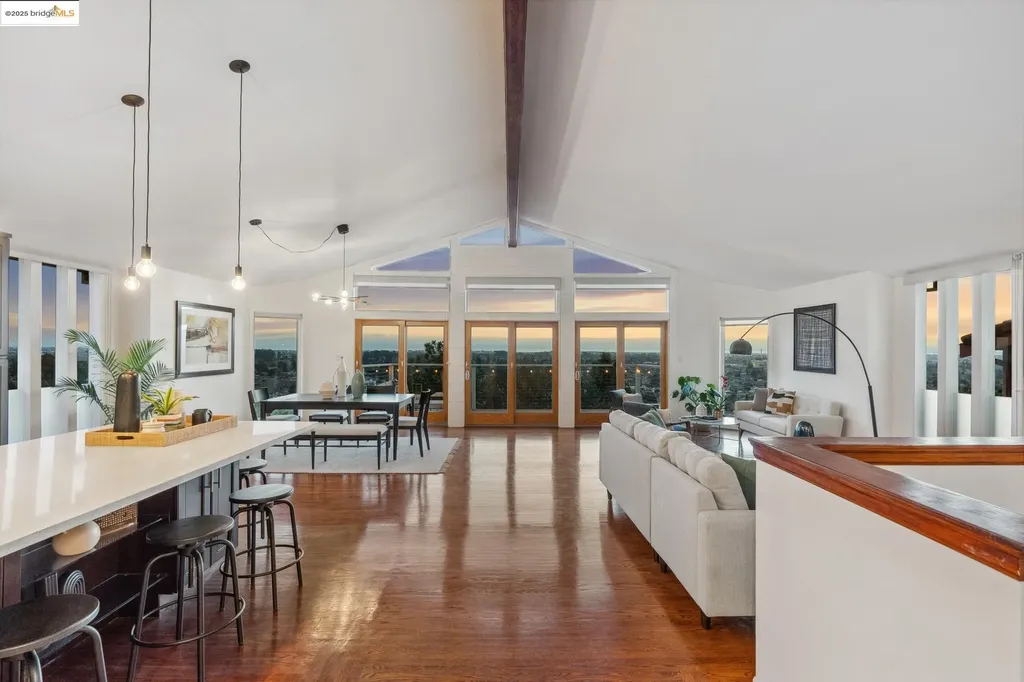 3020 Broadmoor View Oakland CA 94605