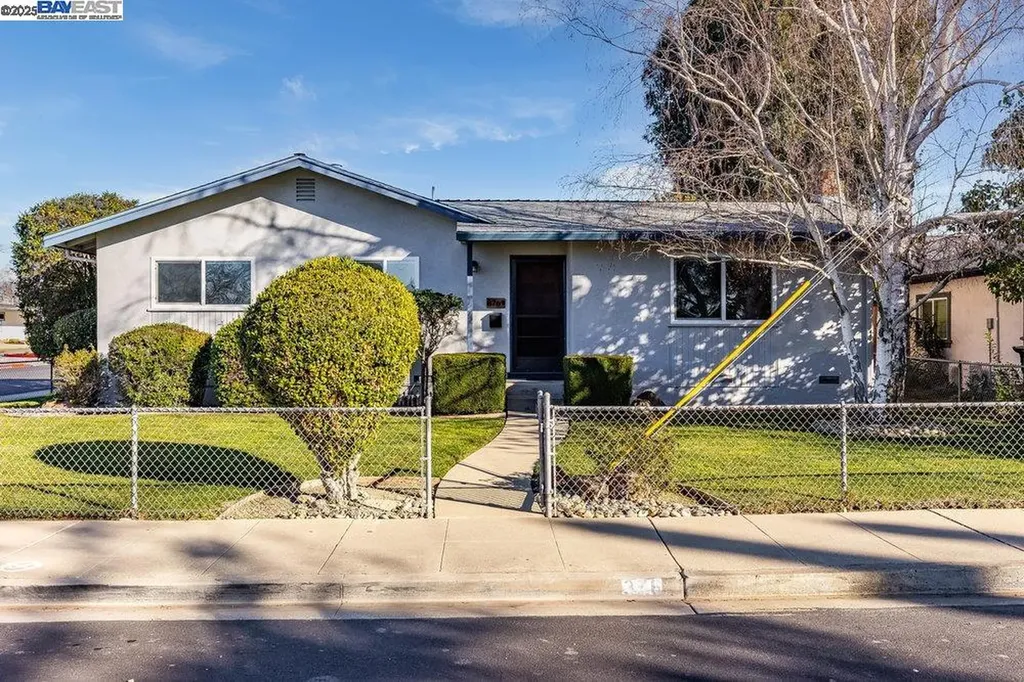 376 Albatross Avenue Livermore CA 94551