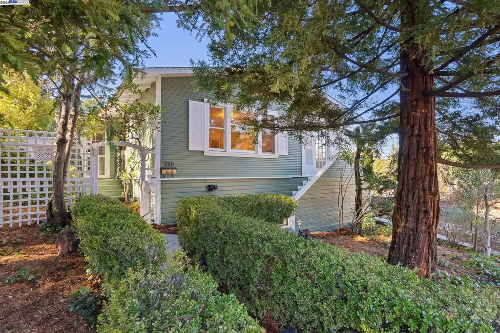 7001 Sunkist Drive Oakland CA 94605