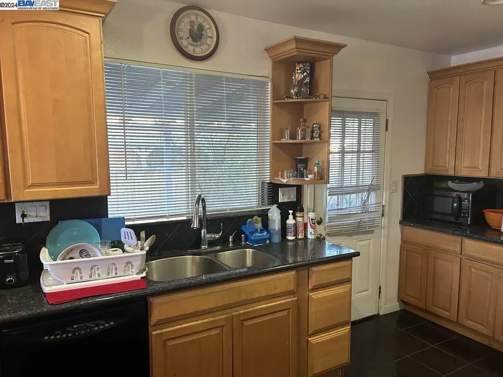 1060 105th Avenue Oakland CA 94603