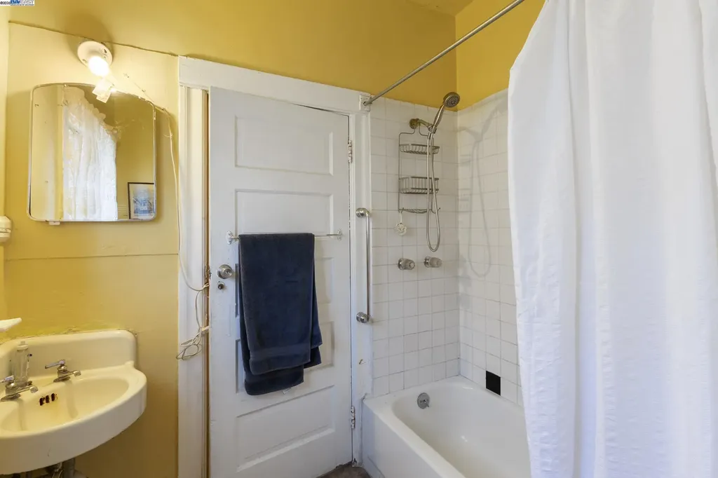 2918 Foothill Boulevard Oakland CA 94601