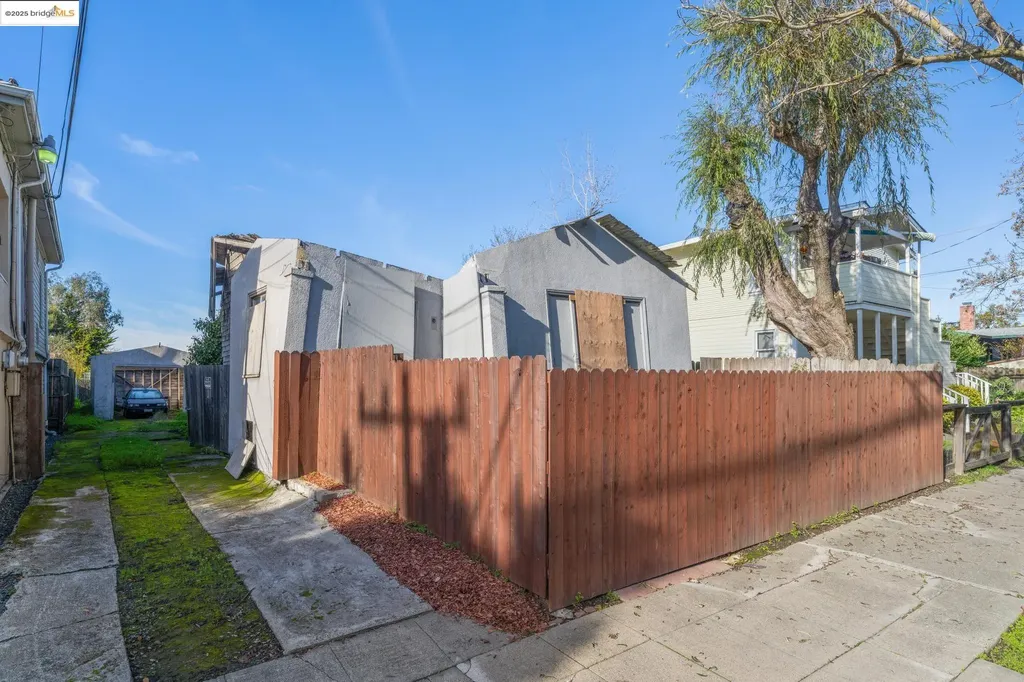 3032 Mabel Street Berkeley CA 94702