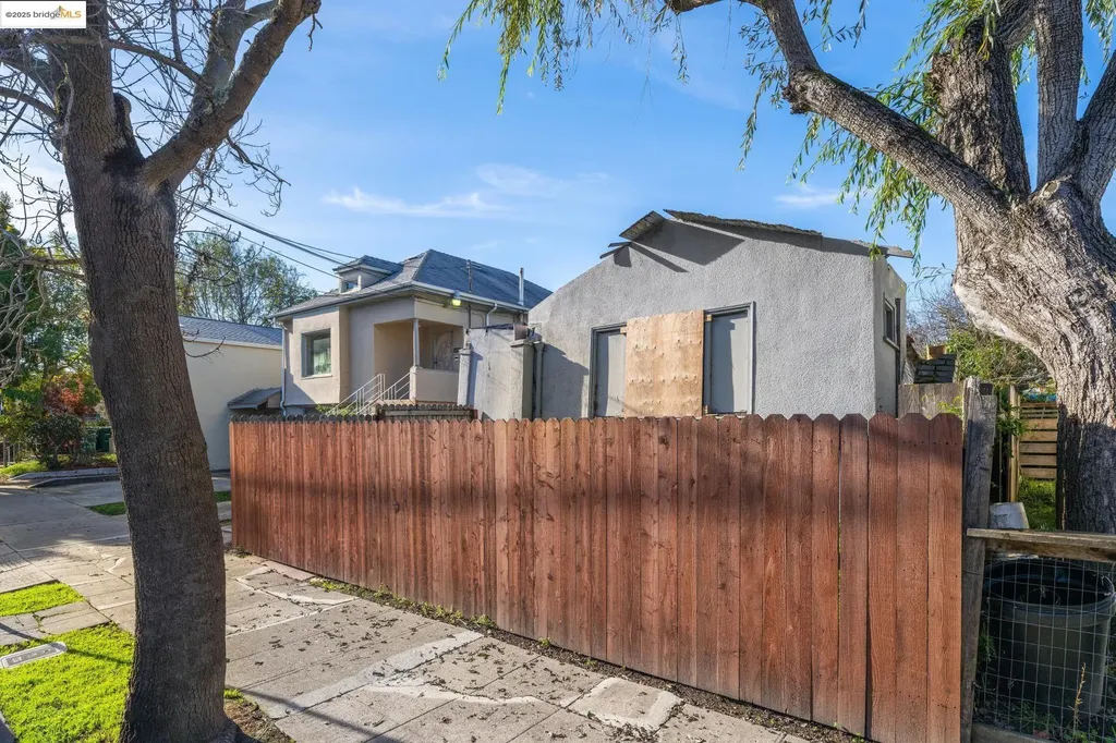 3032 Mabel Street Berkeley CA 94702