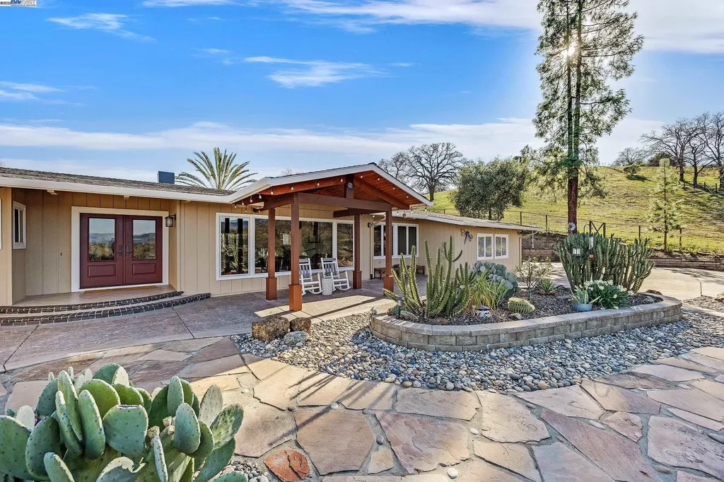 953 Happy Valley Road Pleasanton CA 94566